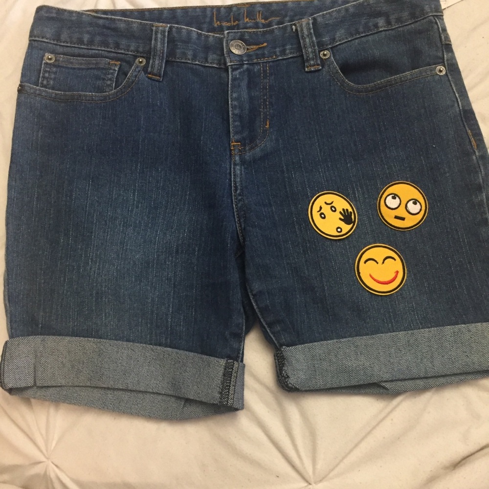 NICOLE MILLER SHORTS WITH EMOJI